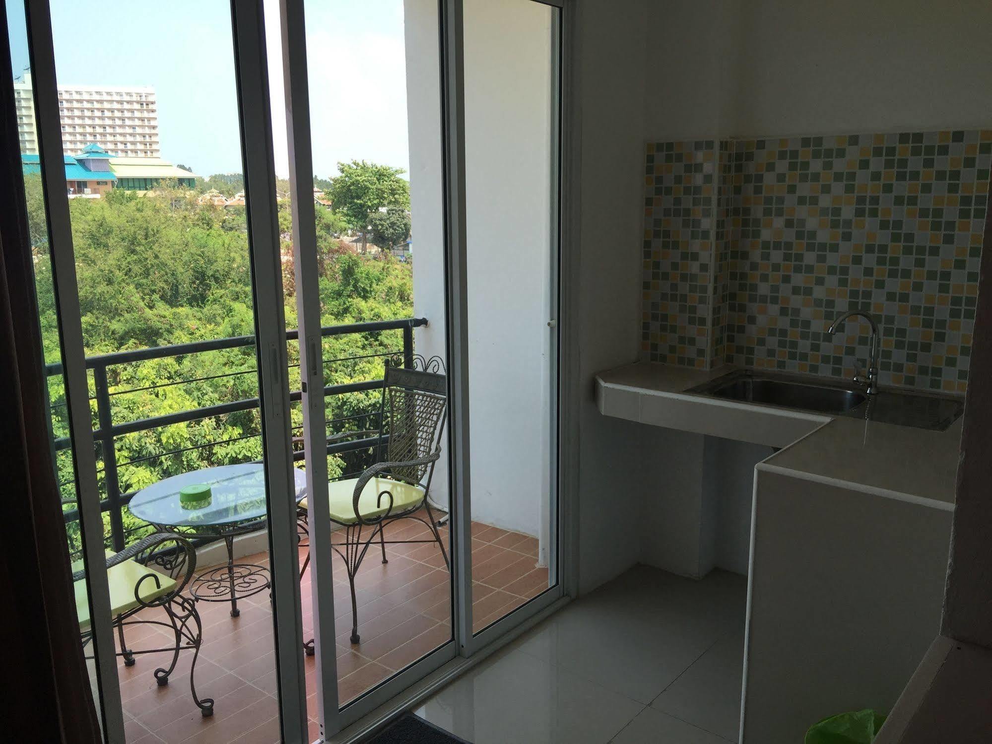 Lighthouse Residence Pattaya Buitenkant foto