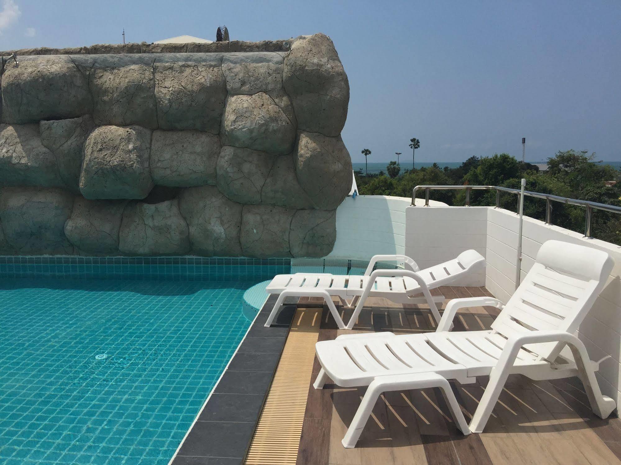 Lighthouse Residence Pattaya Buitenkant foto